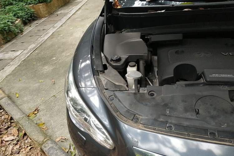 Used Infiniti JX 2013 JX35 Two-Wheel-Drive Excellence Edition Engine Bay Right
