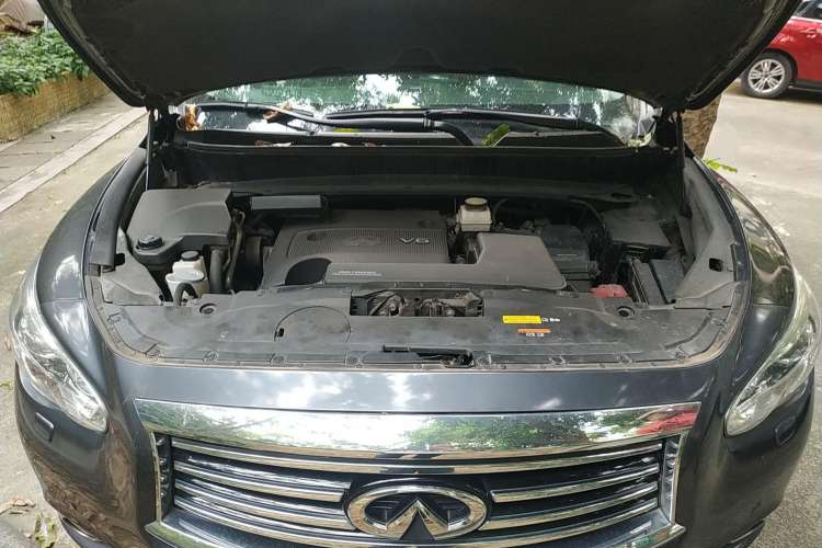 Used Infiniti JX 2013 JX35 Two-Wheel-Drive Excellence Edition Engine Bay