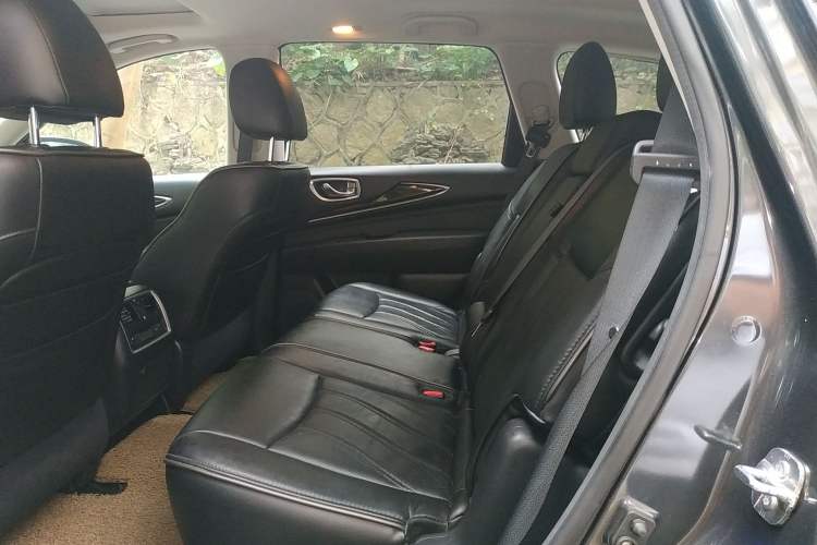 Used Infiniti JX 2013 JX35 Two-Wheel-Drive Excellence Edition Left Rear Seat