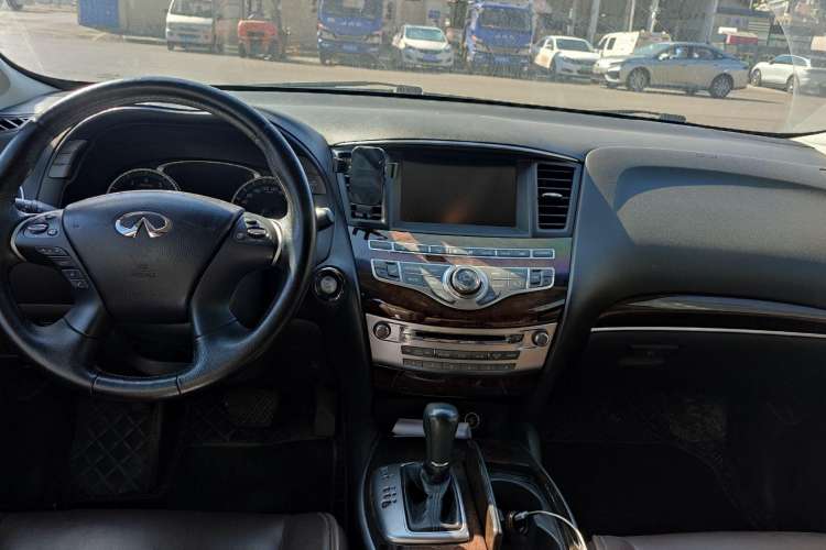 Used Infiniti JX 2013 JX35 Two-Wheel-Drive Excellence Edition Center Console