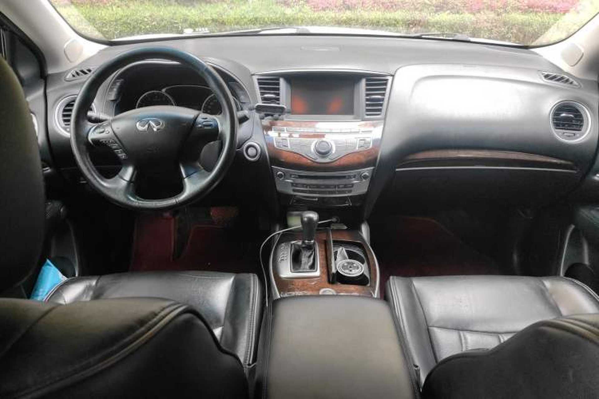 Used Infiniti JX 2013 JX35 Two-Wheel-Drive Excellence Edition Center Console