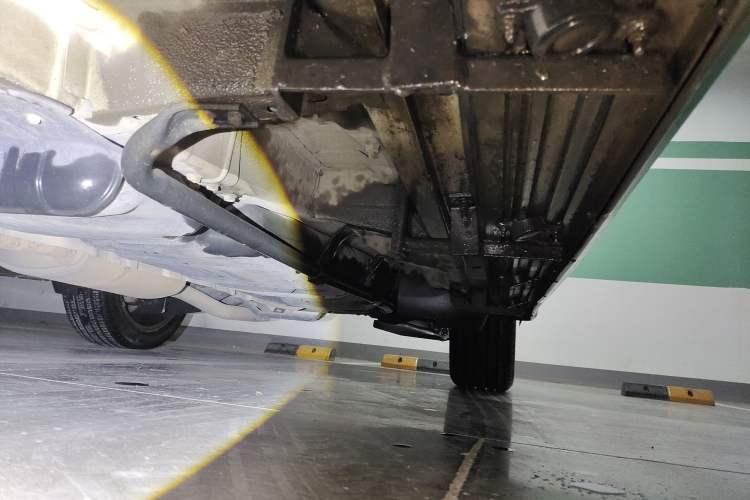 Used Infiniti JX 2013 JX35 Two-Wheel-Drive Excellence Edition Chassis Front Left