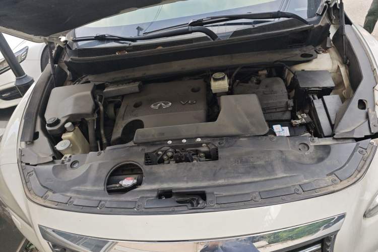 Used Infiniti JX 2013 JX35 Two-Wheel-Drive Excellence Edition Engine Bay
