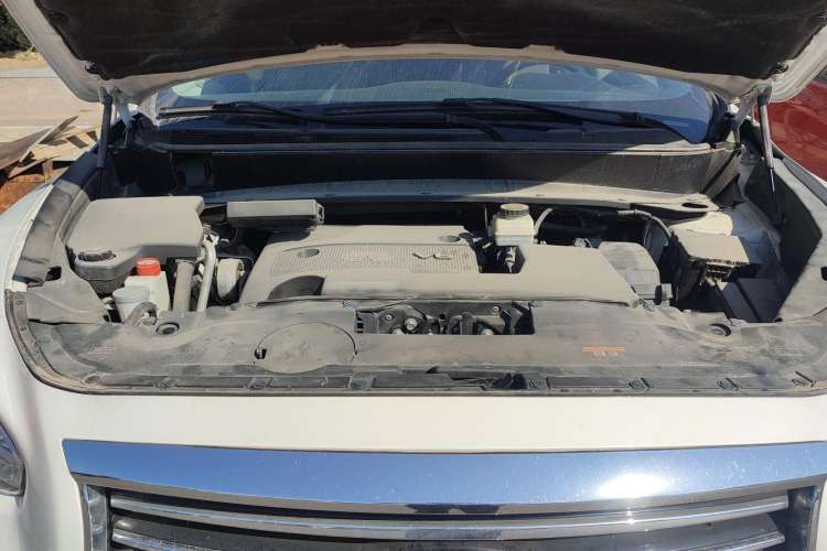 Used Infiniti JX 2013 JX35 Two-Wheel-Drive Excellence Edition Engine Bay