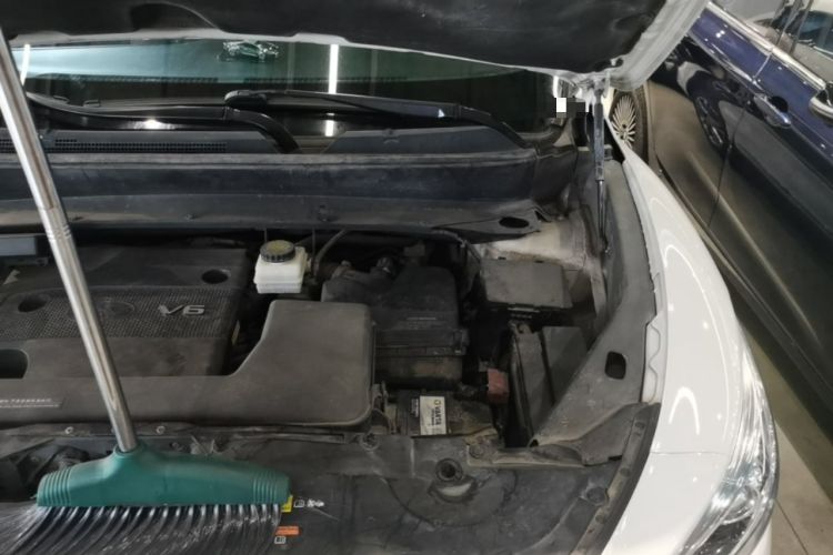 Used Infiniti JX 2013 JX35 Two-Wheel-Drive Excellence Edition Engine Bay Left
