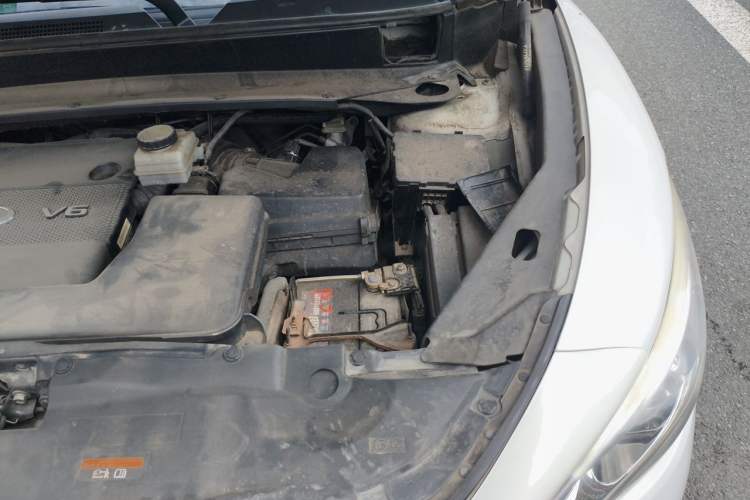 Used Infiniti JX 2013 JX35 Two-Wheel-Drive Excellence Edition Engine Bay Left