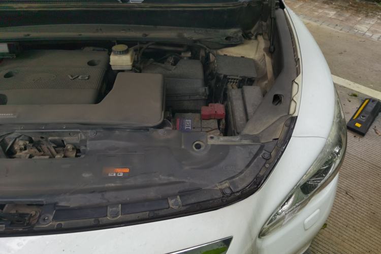 Used Infiniti JX 2013 JX35 Two-Wheel-Drive Excellence Edition Engine Bay Left