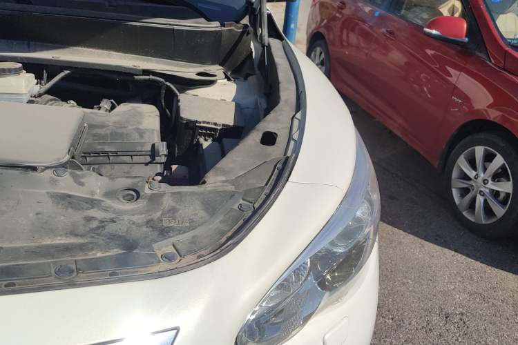 Used Infiniti JX 2013 JX35 Two-Wheel-Drive Excellence Edition Engine Bay Left