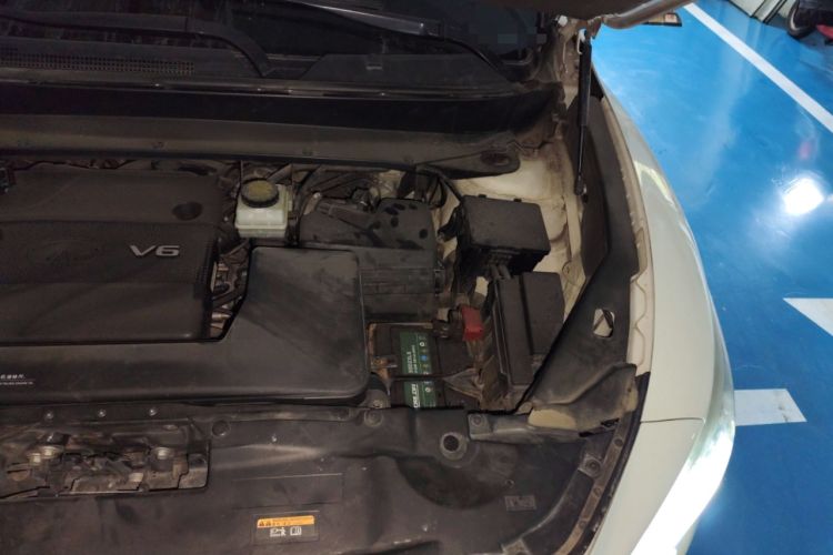 Used Infiniti JX 2013 JX35 4x4 All-Terrain Edition Engine Bay Left