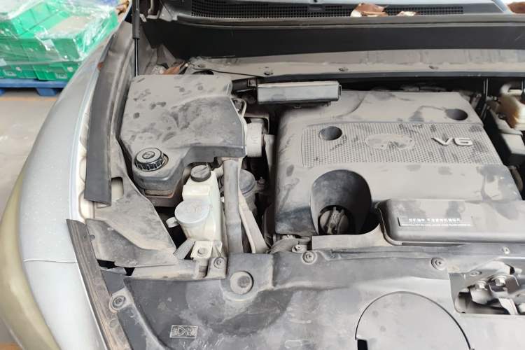 Used Infiniti JX 2013 JX35 Two-Wheel-Drive Excellence Edition Engine Bay Right