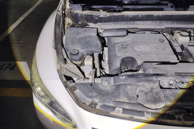 Used Infiniti JX 2013 JX35 Two-Wheel-Drive Excellence Edition Engine Bay Right