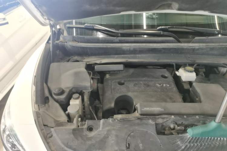 Used Infiniti JX 2013 JX35 Two-Wheel-Drive Excellence Edition Engine Bay Right