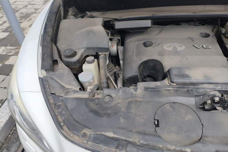 Used Infiniti JX 2013 JX35 Two-Wheel-Drive Excellence Edition Engine Bay Right