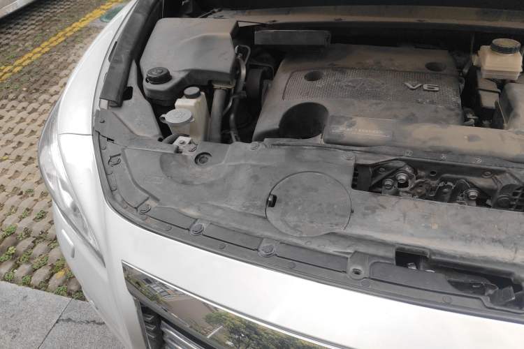 Used Infiniti JX 2013 JX35 Two-Wheel-Drive Excellence Edition Engine Bay Right