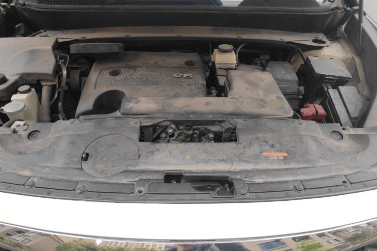 Used Infiniti JX 2013 JX35 Two-Wheel-Drive Excellence Edition Engine Bay