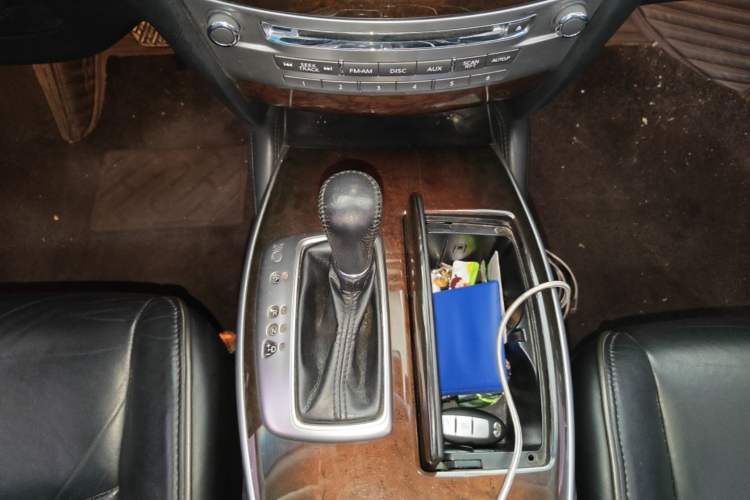 Used Infiniti JX 2013 JX35 4x4 All-Terrain Edition Gear Lever