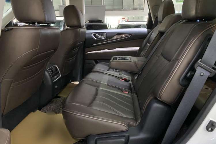 Used Infiniti JX 2013 JX35 Two-Wheel-Drive Excellence Edition Interior 10