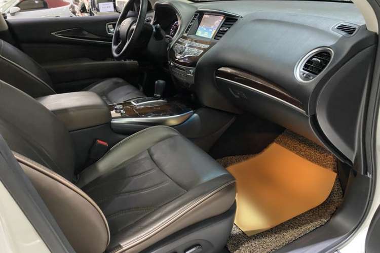 Used Infiniti JX 2013 JX35 Two-Wheel-Drive Excellence Edition Interior 12