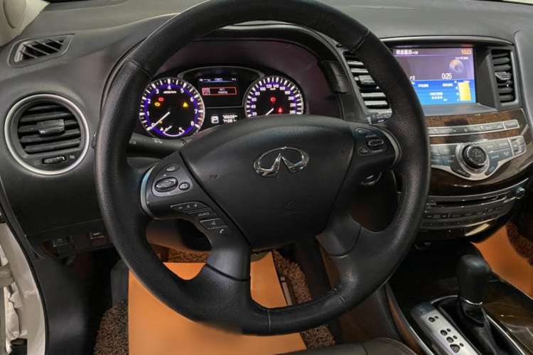 Used Infiniti JX 2013 JX35 Two-Wheel-Drive Excellence Edition Interior 14