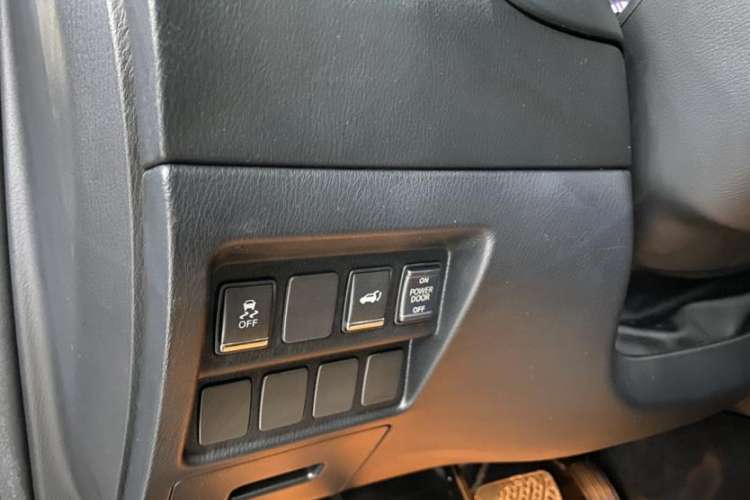 Used Infiniti JX 2013 JX35 Two-Wheel-Drive Excellence Edition Interior 15