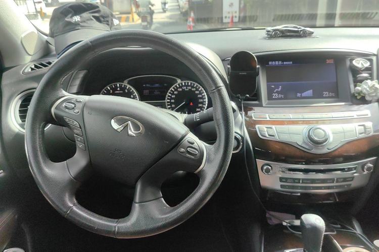 Used Infiniti JX 2013 JX35 Two-Wheel-Drive Excellence Edition Interior 2