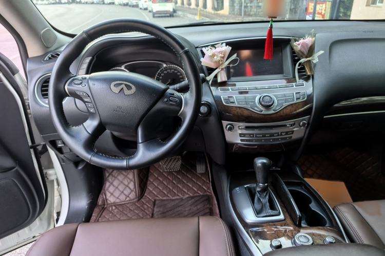 Used Infiniti JX 2013 JX35 Two-Wheel-Drive Excellence Edition Interior 2