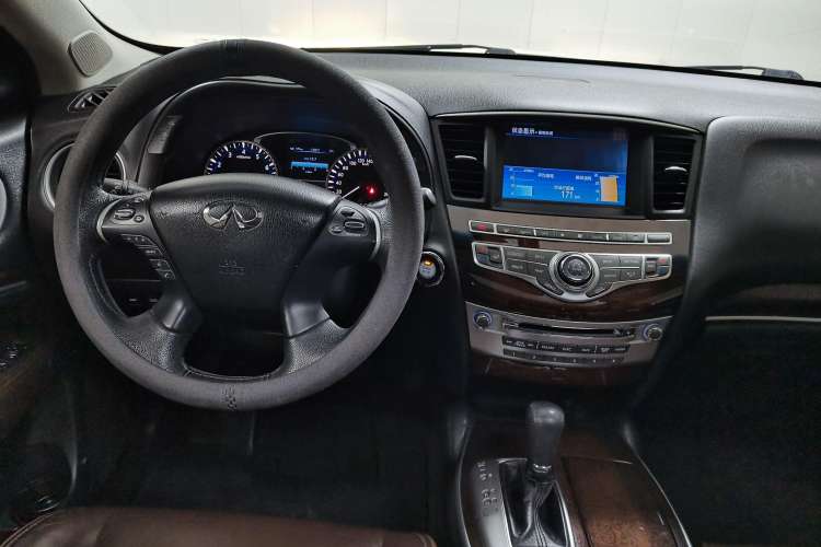 Used Infiniti JX 2013 JX35 Two-Wheel-Drive Excellence Edition Interior 2