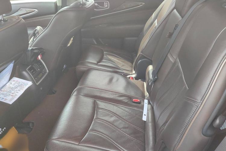 Used Infiniti JX 2013 JX35 Two-Wheel-Drive Excellence Edition Interior 4