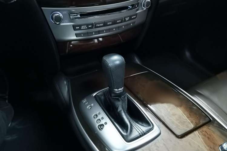 Used Infiniti JX 2013 JX35 Two-Wheel-Drive Excellence Edition Interior 4