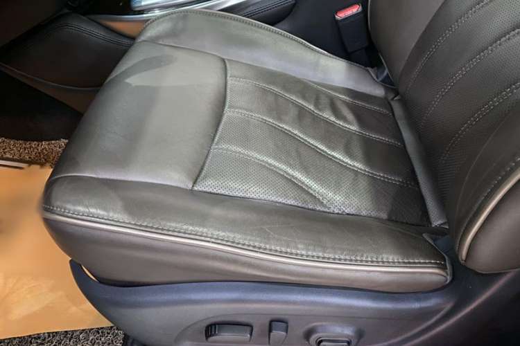 Used Infiniti JX 2013 JX35 Two-Wheel-Drive Excellence Edition Interior 6