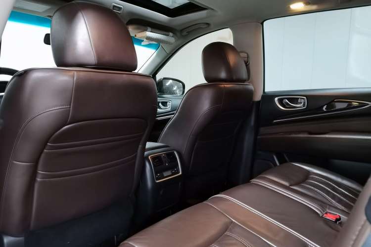 Used Infiniti JX 2013 JX35 Two-Wheel-Drive Excellence Edition Interior 6