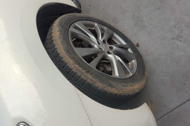 Used Infiniti JX 2013 JX35 4x4 All-Terrain Edition Left Front Wheel Hub