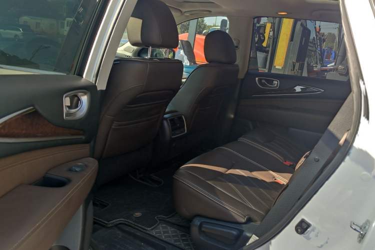 Used Infiniti JX 2013 JX35 Two-Wheel-Drive Excellence Edition Left Rear Seat