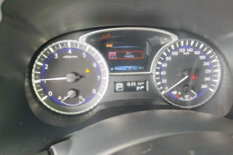 Used Infiniti JX 2013 JX35 4x4 All-Terrain Edition Odometer Close Up