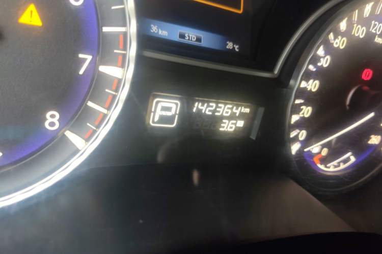 Used Infiniti JX 2013 JX35 4x4 All-Terrain Edition Odometer Close Up