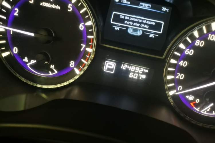 Used Infiniti JX 2013 JX35 Two-Wheel-Drive Excellence Edition Odometer Close Up