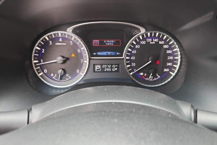 Used Infiniti JX 2013 JX35 4x4 All-Terrain Edition Odometer Close Up