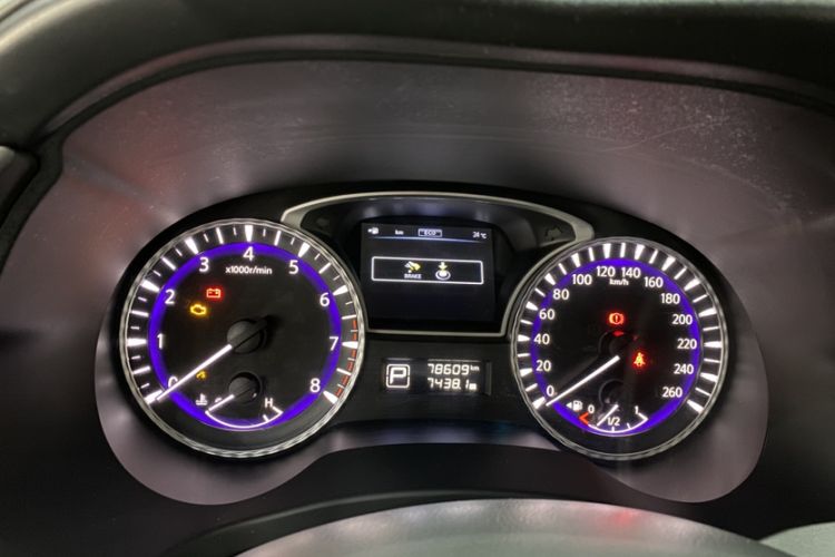 Used Infiniti JX 2013 JX35 Two-Wheel-Drive Excellence Edition Odometer Close Up