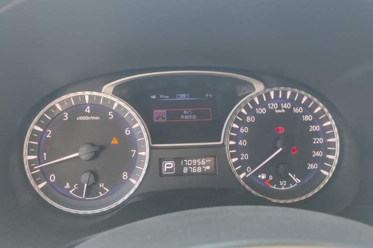 Used Infiniti JX 2013 JX35 Two-Wheel-Drive Excellence Edition Odometer Close Up
