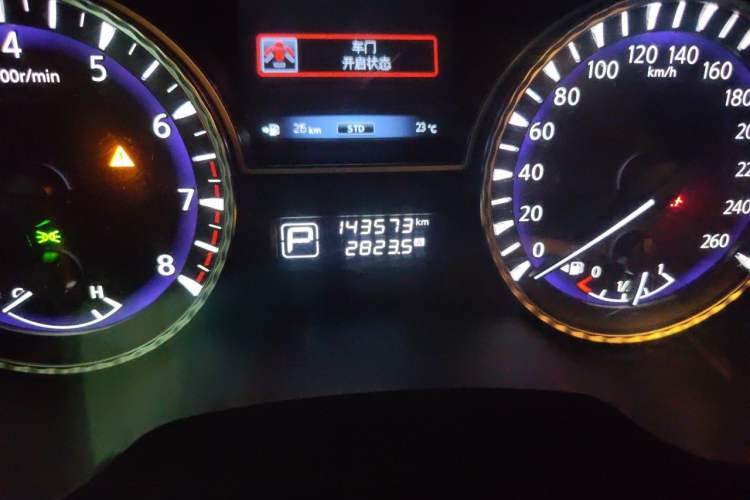Used Infiniti JX 2013 JX35 4x4 All-Terrain Edition Odometer Close Up