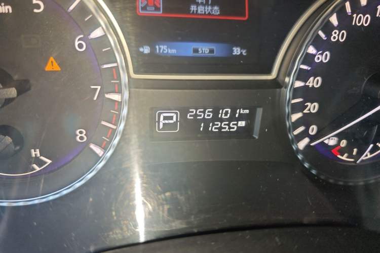 Used Infiniti JX 2013 JX35 4x4 All-Terrain Edition Odometer Close Up