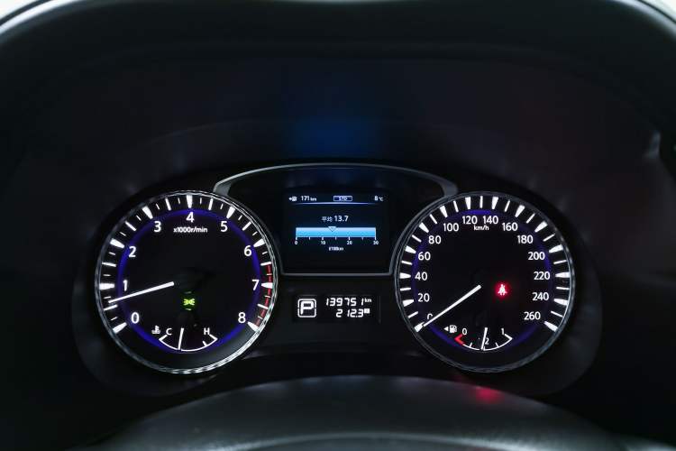 Used Infiniti JX 2013 JX35 Two-Wheel-Drive Excellence Edition Odometer Close Up