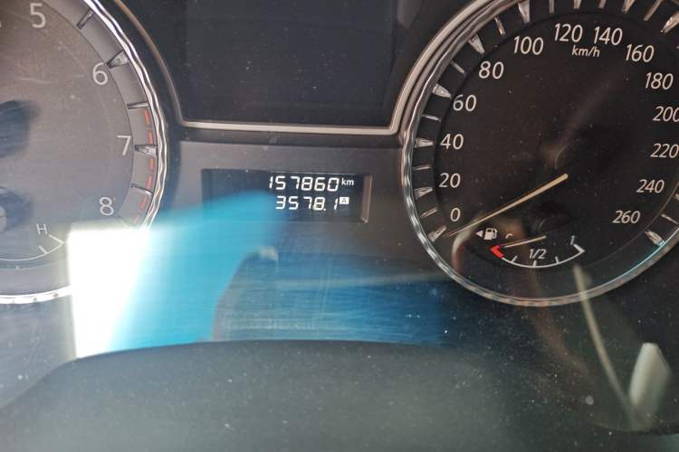 Used Infiniti JX 2013 JX35 4x4 All-Terrain Edition Odometer Close Up
