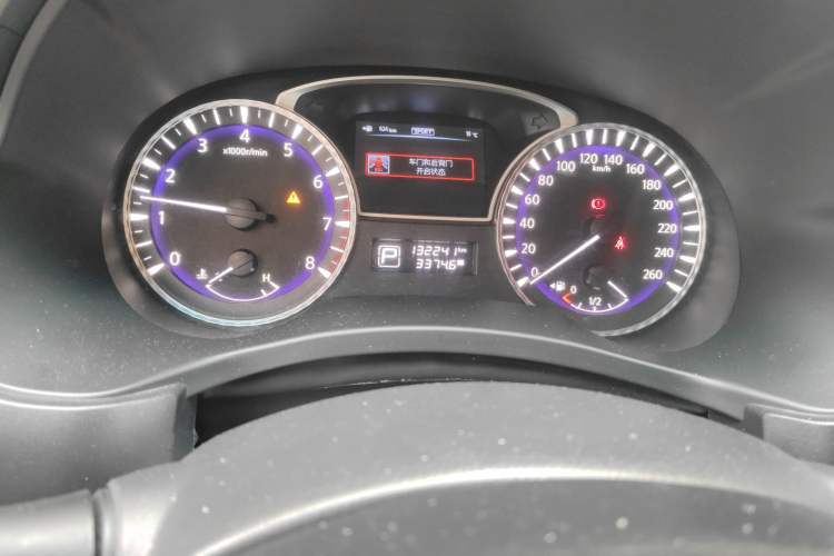 Used Infiniti JX 2013 JX35 Two-Wheel-Drive Excellence Edition Odometer Close Up