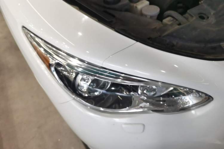Used Infiniti JX 2013 JX35 Two-Wheel-Drive Excellence Edition Right Front Headlight