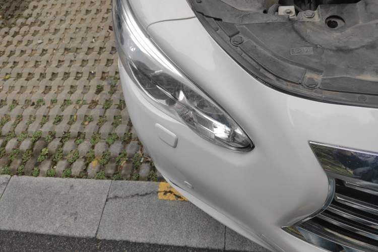 Used Infiniti JX 2013 JX35 Two-Wheel-Drive Excellence Edition Right Front Headlight