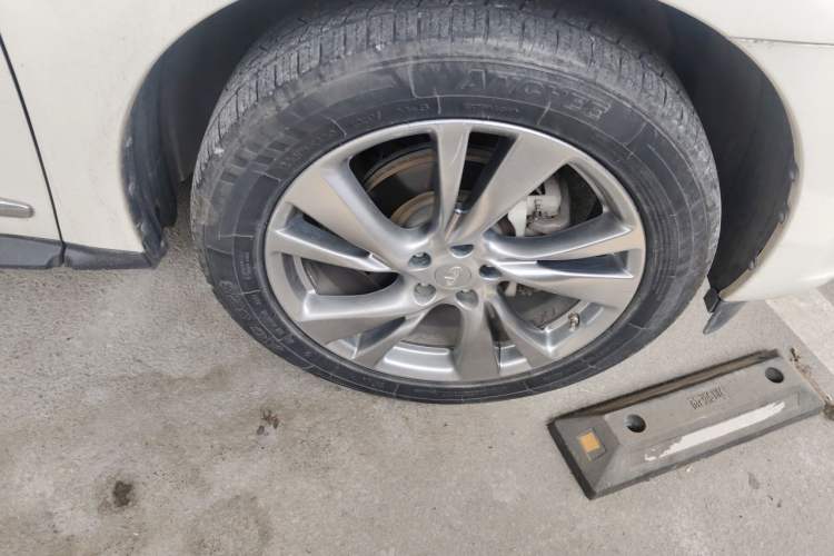 Used Infiniti JX 2013 JX35 4x4 All-Terrain Edition Right Front Wheel Hub