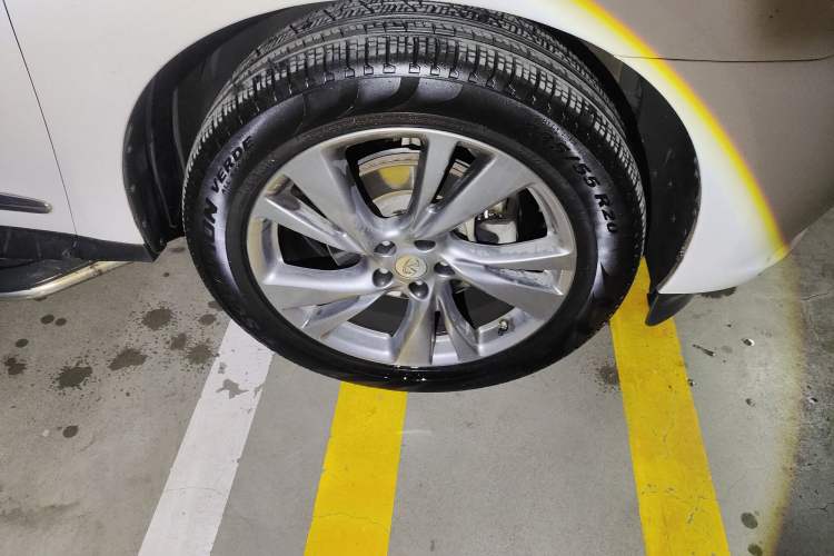 Used Infiniti JX 2013 JX35 Two-Wheel-Drive Excellence Edition Right Front Wheel Hub