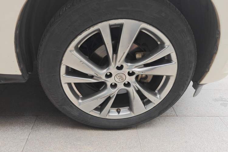 Used Infiniti JX 2013 JX35 4x4 All-Terrain Edition Right Front Wheel Hub