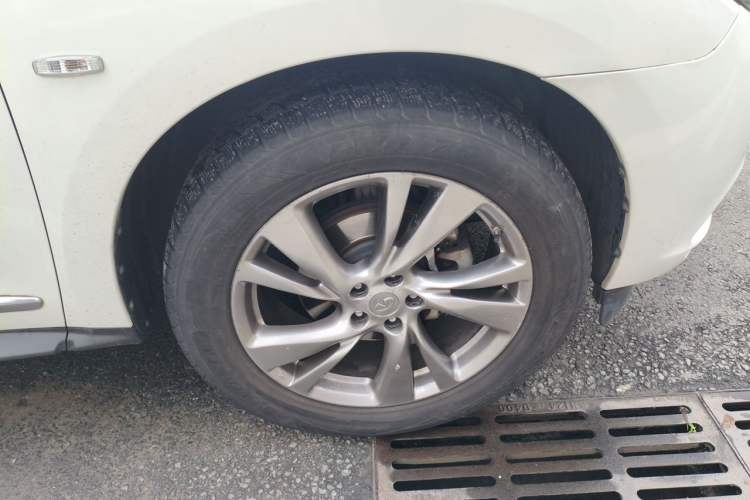 Used Infiniti JX 2013 JX35 Two-Wheel-Drive Excellence Edition Right Front Wheel Hub